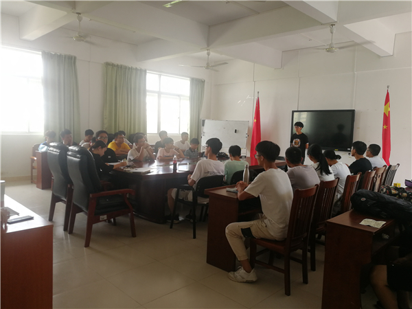 1571621132822054239.jpg 新生阐述入党初心1.jpg